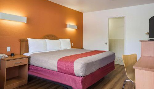 Deluxe King Room - Smoking