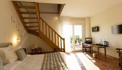 Executive Room with 1 Double and 2 Single Beds