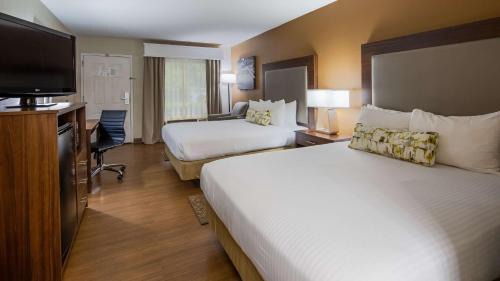 Queen Room with Two Queen Beds - Non-Smoking