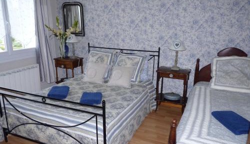 Deluxe Room (2 Adults + 1 Child)