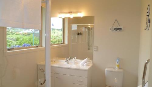 Deluxe Queen Room with Garden View