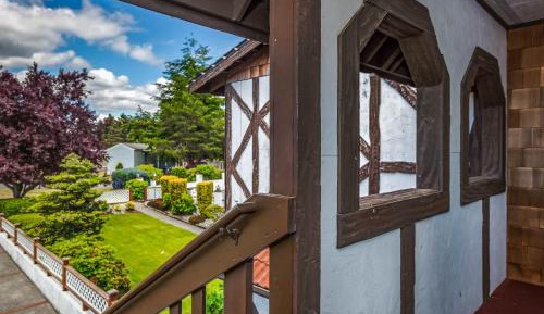 Queen Suite with Spa Bath