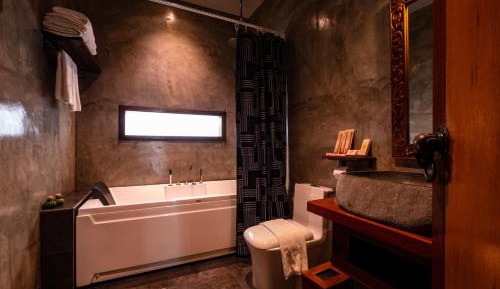 Deluxe Triple Room with Garden View and Bathtub