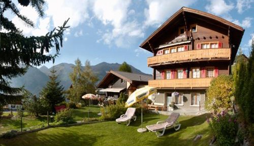 Apartment with Mountain View