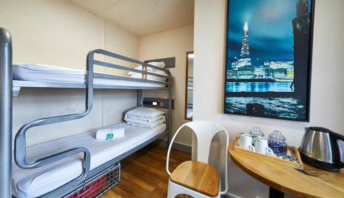 Twin Room with External Shared Bathroom