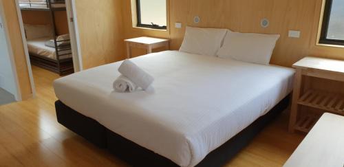 Eco Cabins-Full Solar with Private Bathroom