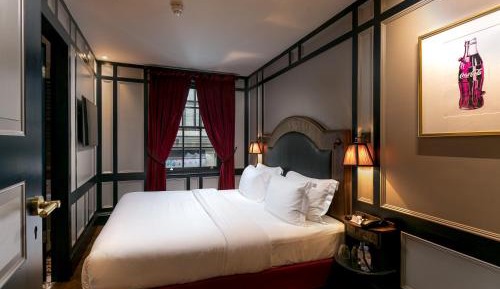 Lux Room with Window