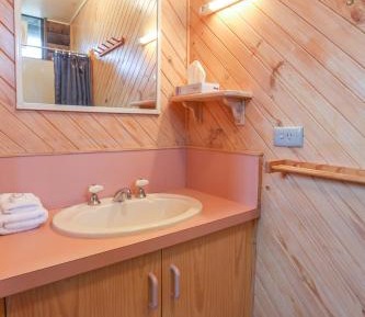 Two-Bedroom Cottage (Sleeps 5)