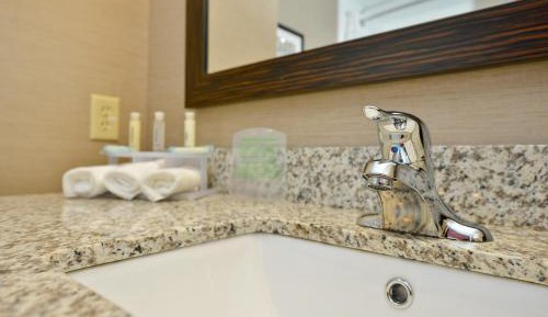 King Room - Mobility Access/Hearing Accessible