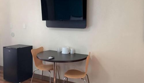 Deluxe King Room - Non-Smoking
