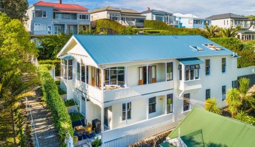 Deluxe Suite with Sea View