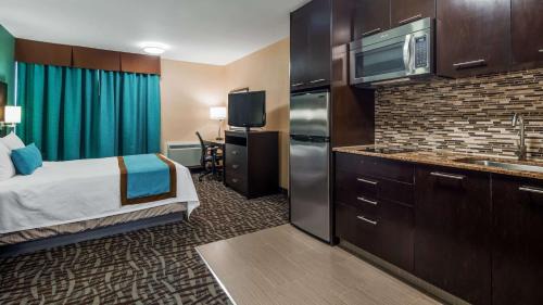 Queen Room with Kitchenette - Non Smoking