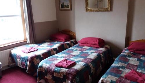 Basic Triple Room with Shared Bathroom