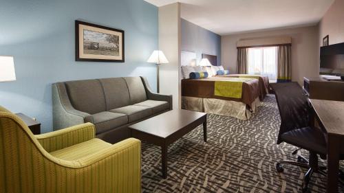 Queen Suite with Two Queen Beds and Sofa Bed