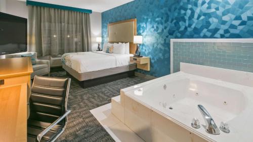 King Suite with Jacuzzi 