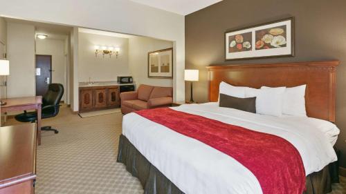 Presidential King Suite with Sofa Bed and Spa Bath - Non-Smoking