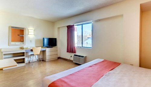 King Room - Non-Smoking