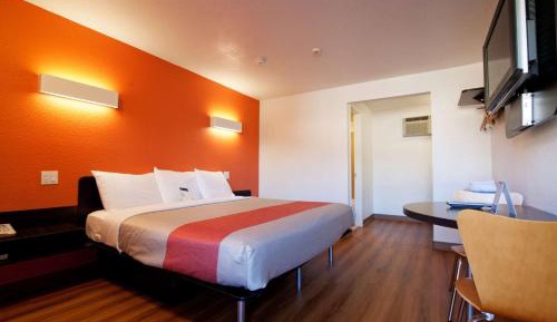 King Room - Non-Smoking