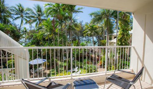 One-Bedroom Apartment with Sea View