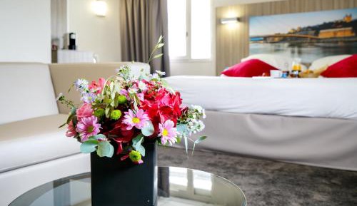 Junior King Suite with Sofa Bed