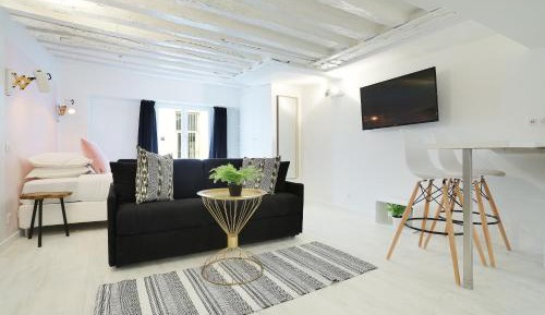 Studio Apartment