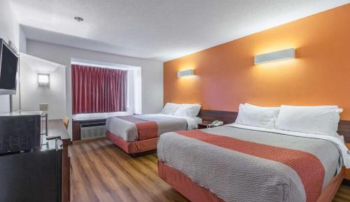 Deluxe Queen Room with Two Queen Beds - Smoking