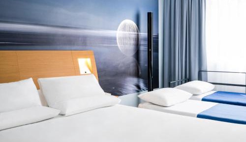 Comfort Room with Double Bed and Two Single Sofa Beds