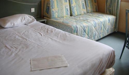 Comfort Triple Room with Street View