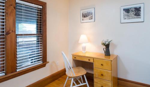 Budget Single Room with Shared Bathroom