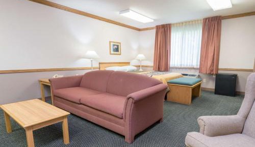 Deluxe King Suite - Non-Smoking