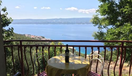 Two-Bedroom Apartment with Balcony and Sea View