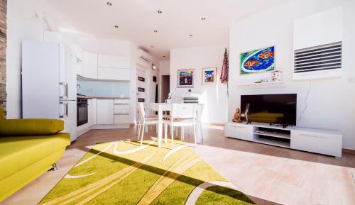 One-Bedroom Apartment with Balcony
