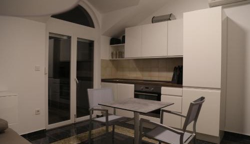 King Apartment with Garden View