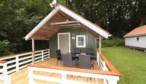 One-Bedroom Cottage with Shared Bathroom 164 ft away. (5 Adults)