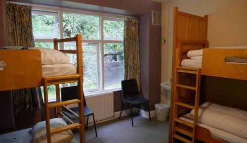 Dormitory Room with Shared Bathroom (6 Adults)