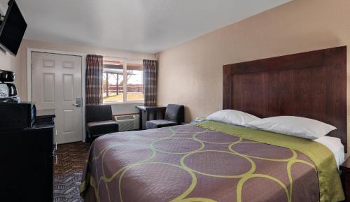 Queen Room - Non-Smoking