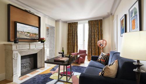 Suite with Free Bottle of Champagne