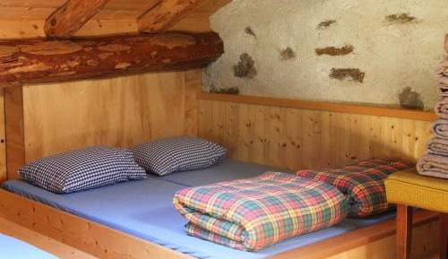 Single Bed in Mixed Dormitory Room