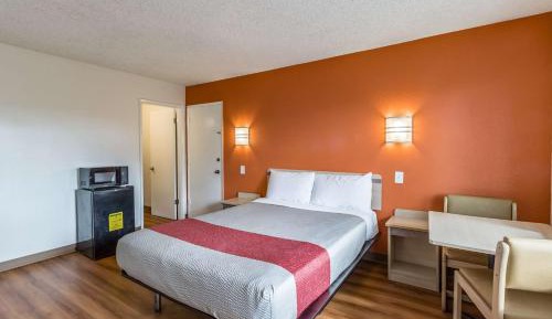 Queen Room - Non-Smoking