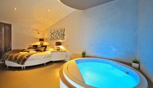 Suite with Hot Tub