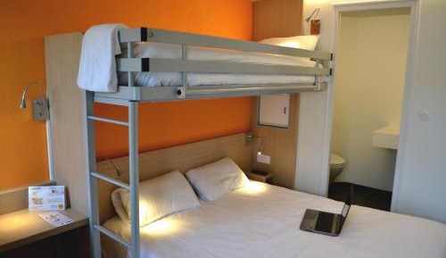 Triple Room (1 Double Bed + 1 Single Bed)