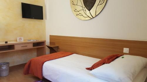 Single Room with Shared Bathroom