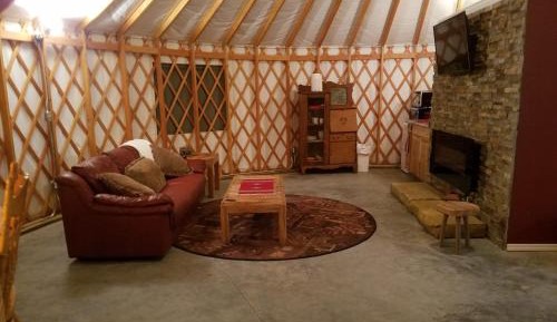 Cazenovia (Glamor Camping Yurt)