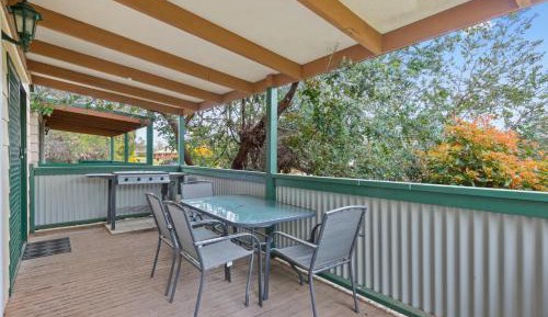 Two-Bedroom Cottage with Spa Bath