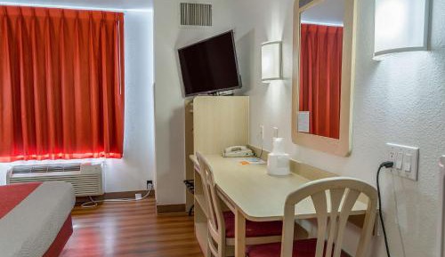 King Room - Non-Smoking