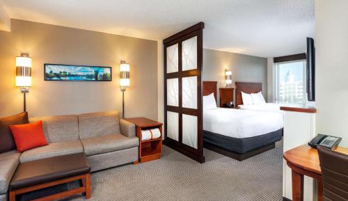 Queen Room with Two Queen Beds and Sofa Bed - High Floor