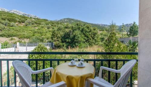 One-Bedroom Apartment with Terrace
