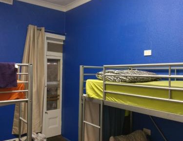 Single Bed in Mixed Dormitory Room