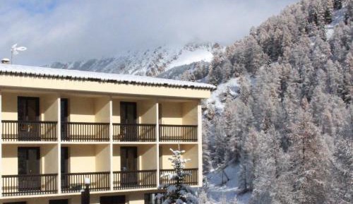 Family Room with Mountain View