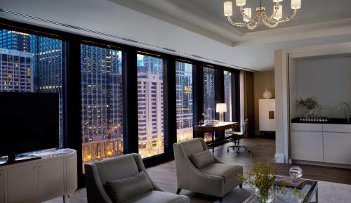 Club One-Bedroom River View Suite